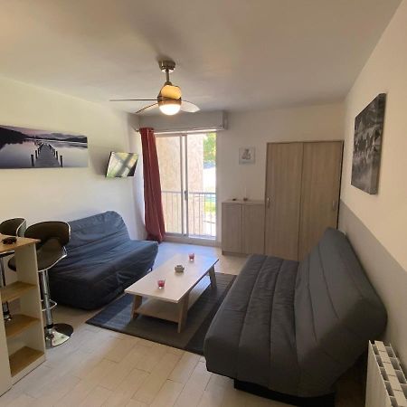 Bandol Studio Apartment Luaran gambar