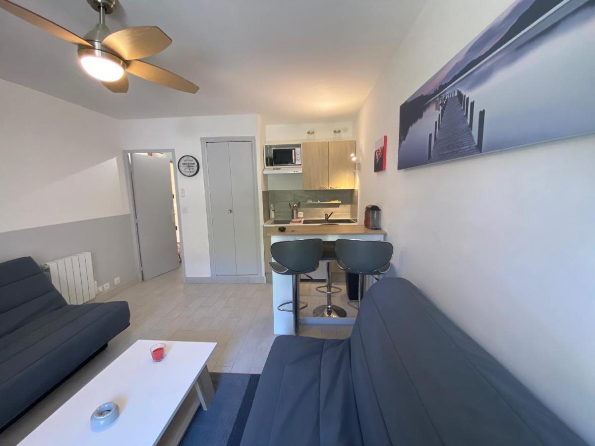 Bandol Studio Apartment Luaran gambar