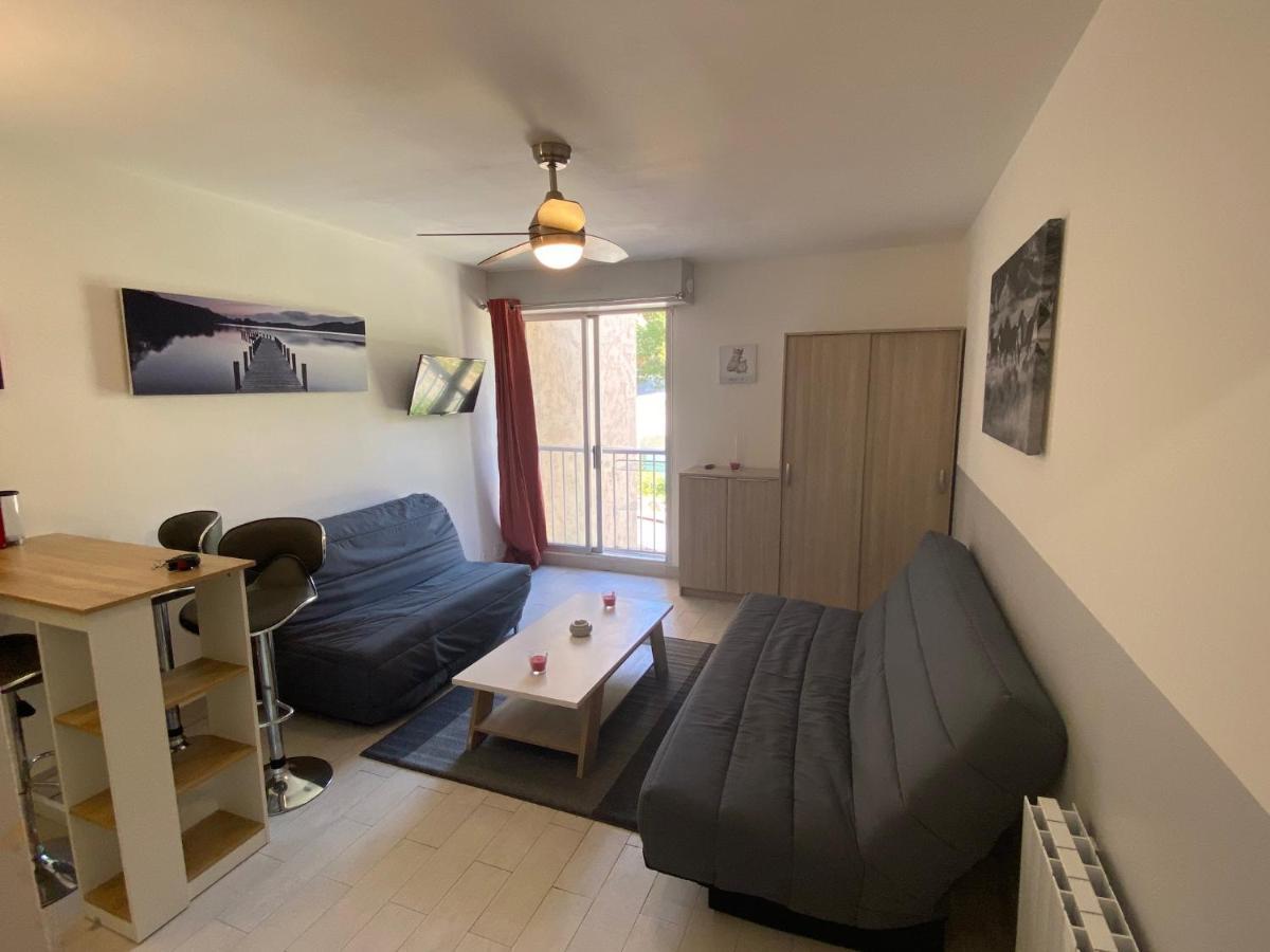 Bandol Studio Apartment Luaran gambar